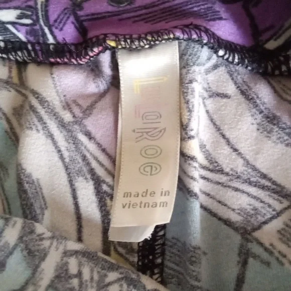 LULAROE SNEAKER PRINT LEGGINGS - Picture 2 of 3